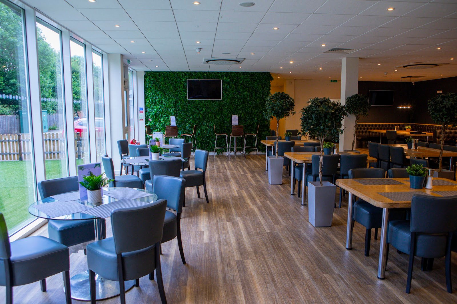 info@sherwoodsrestaurant.co.uk